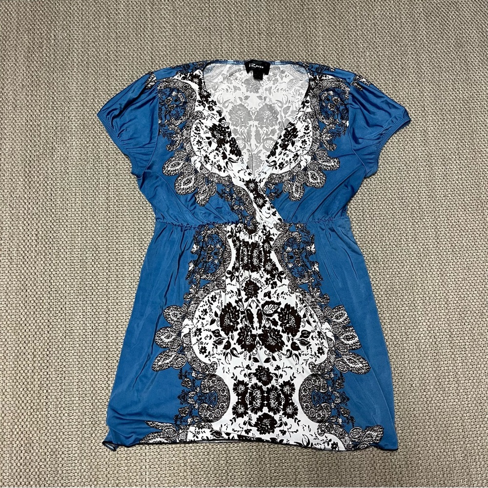 Y2k IZ Byer short sleeve blue wrap blouse with black floral design